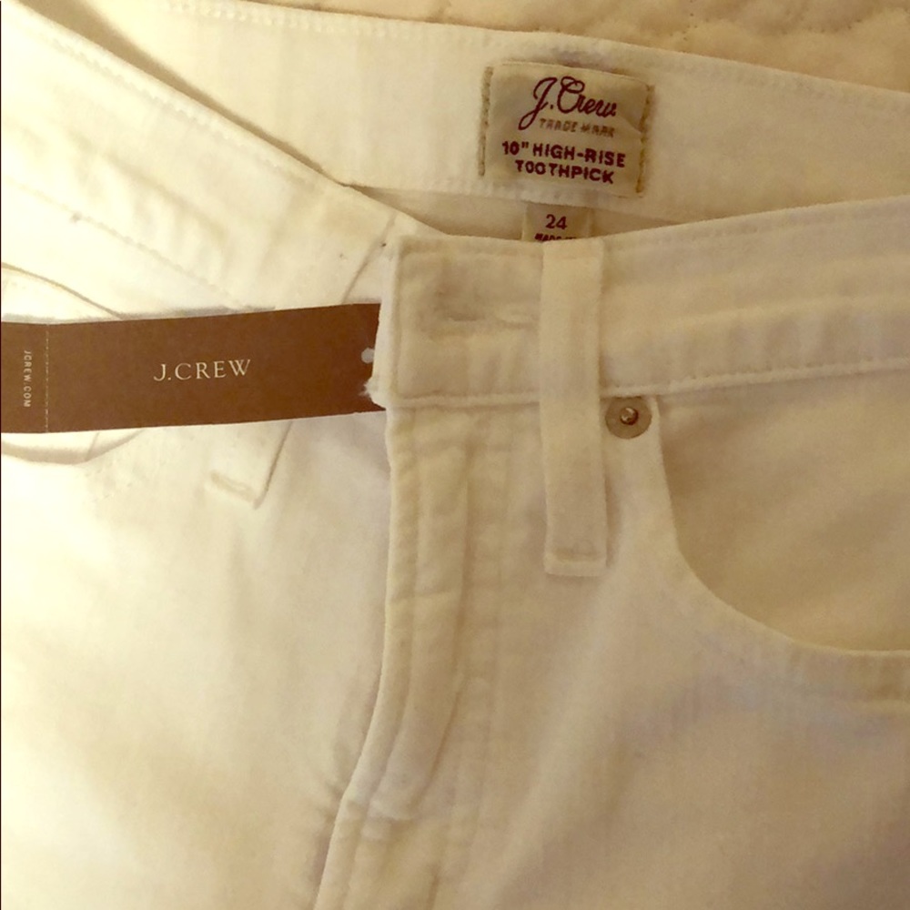 Slim fit high-wasted white jeans